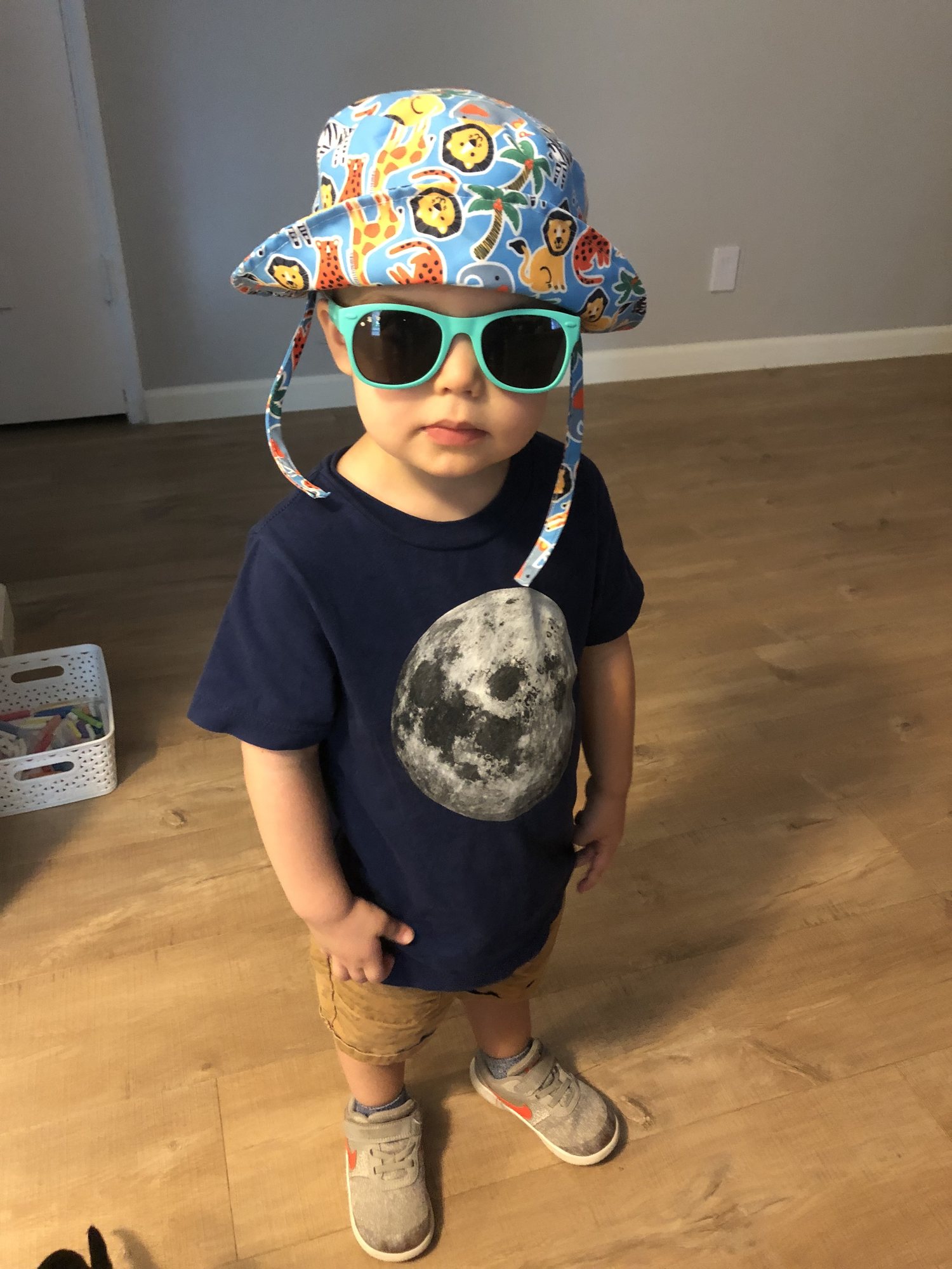 Typical heading-to-the-zoo outfit. LOL.