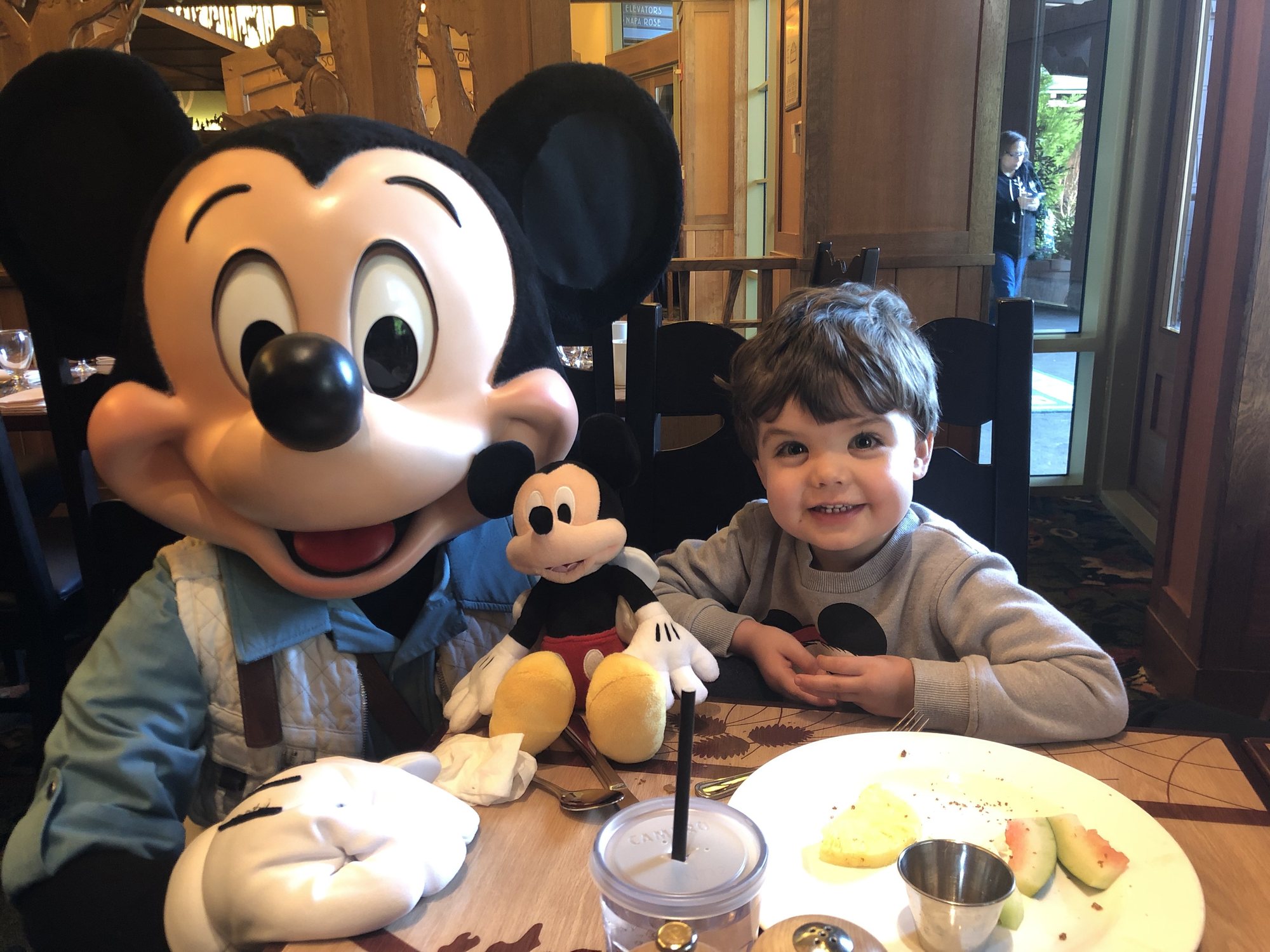 Meeting Mickey at breakfast!